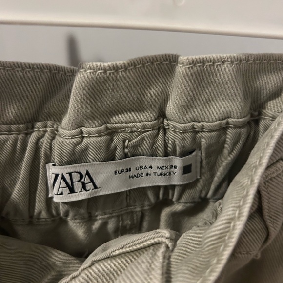 Zara Gray Barrel Jeans with Cinched Waist - Picture 3 of 4